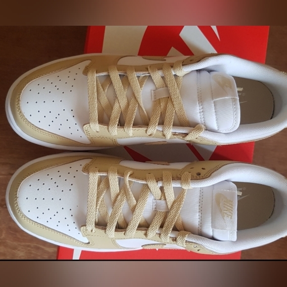 ♥️SOLD OUT♥️🏅TEAM GOLD🏅NIKE DUNK LOW RETRO BETTY - Picture 3 of 11
